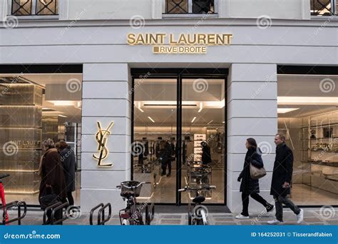 rue yves Saint Laurent